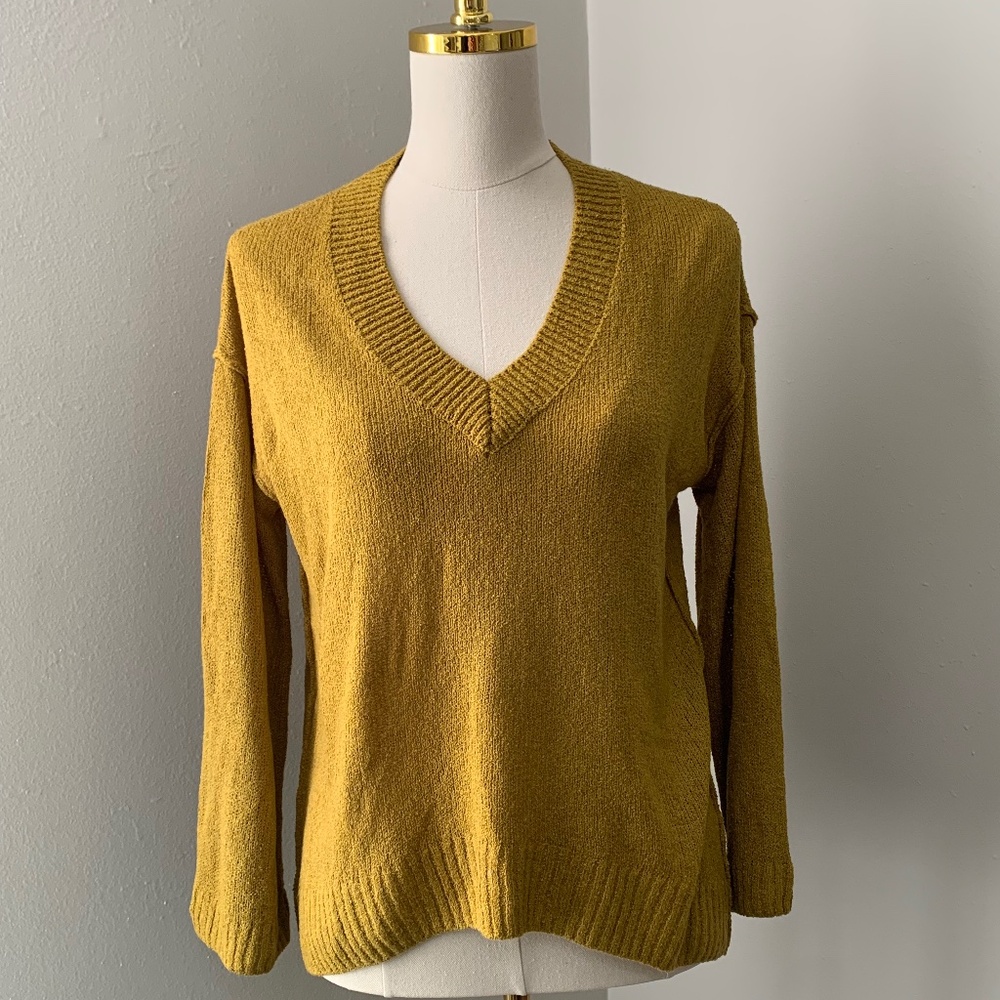 Like New Light Weight BP Sweater